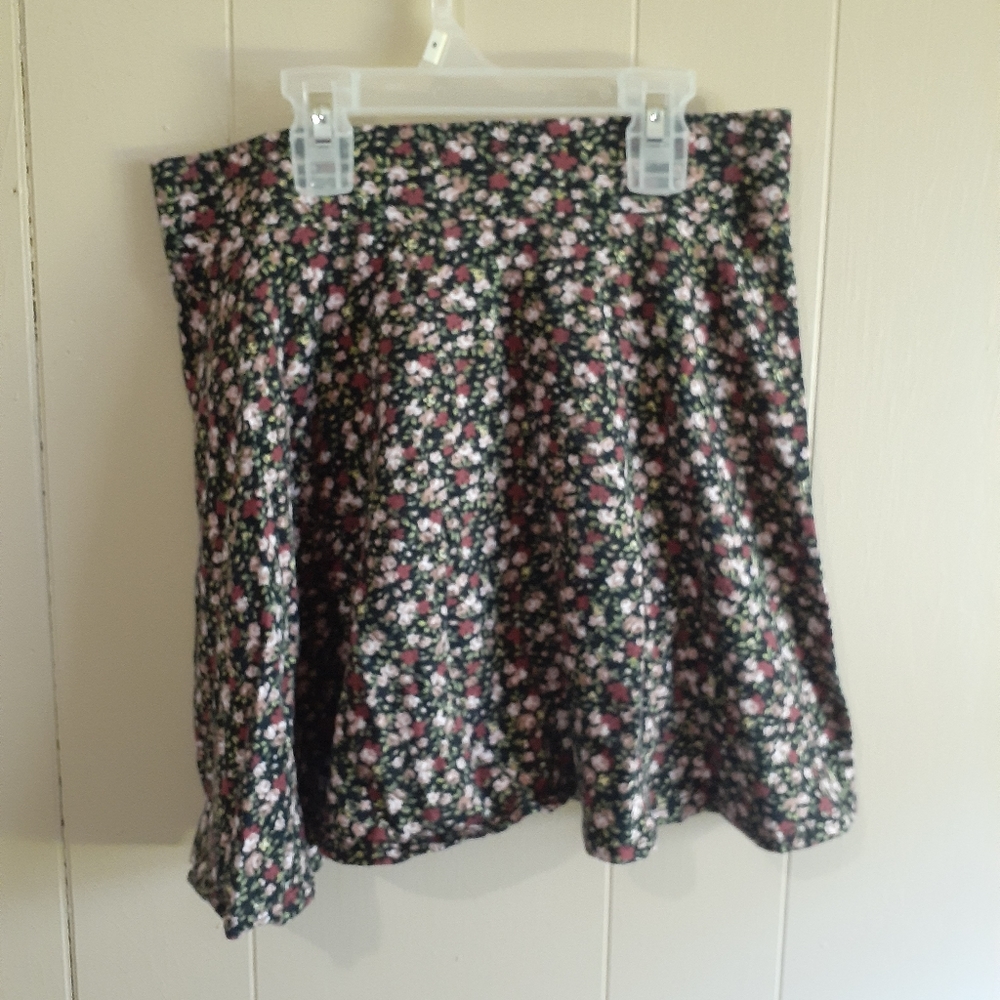La hearts floral print skater skirt small stretchy